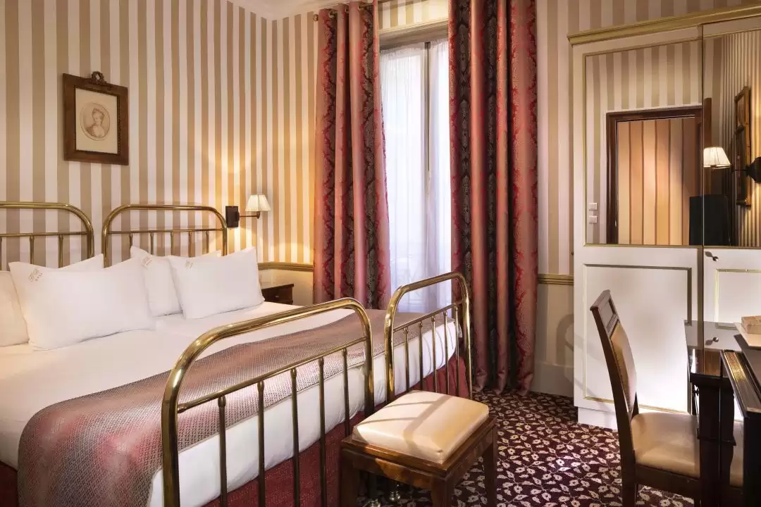 Hotel Belfast Paris - Standard Twin Room with Arc de Triomphe View